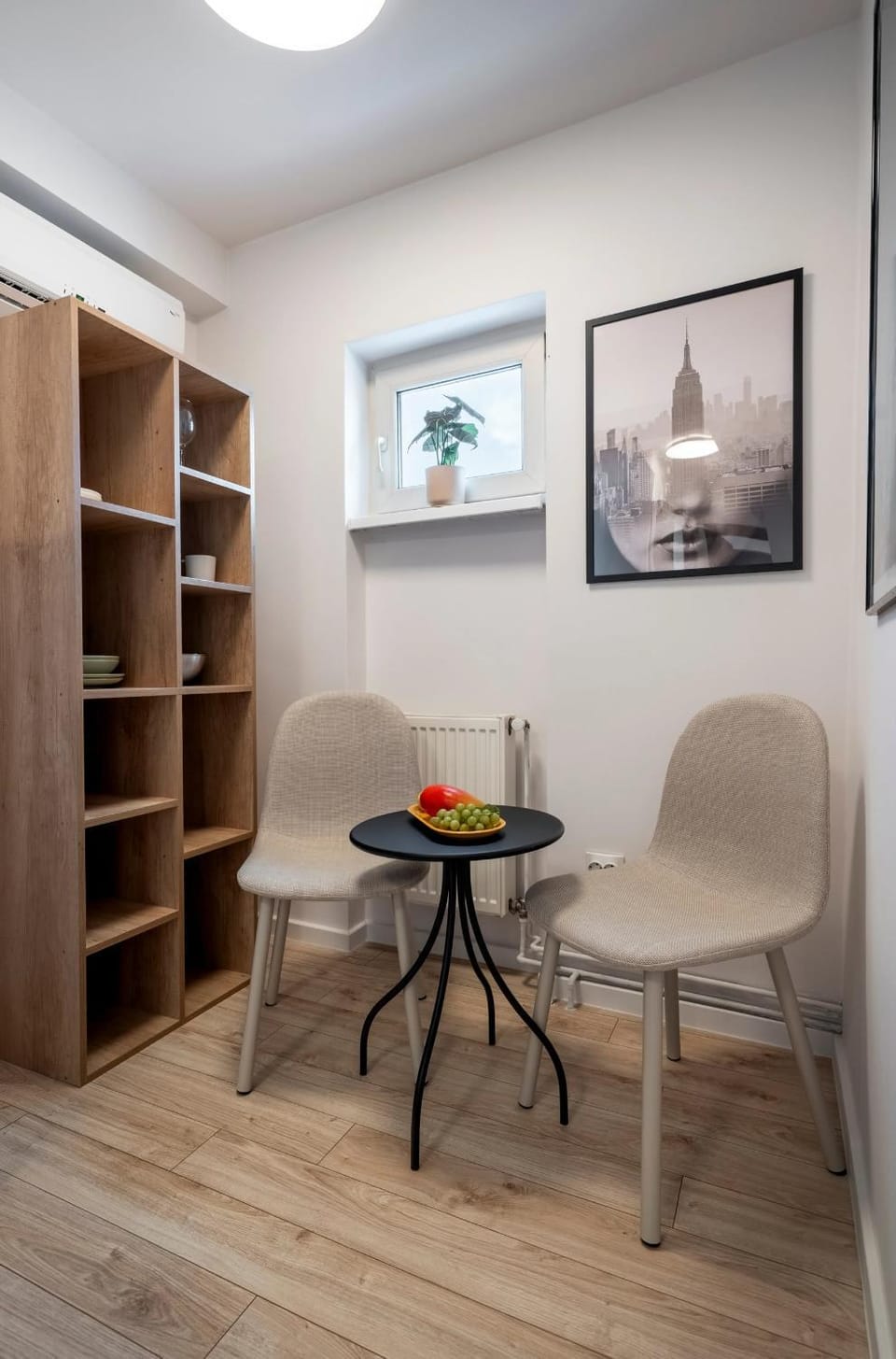 Seating area, Dining area