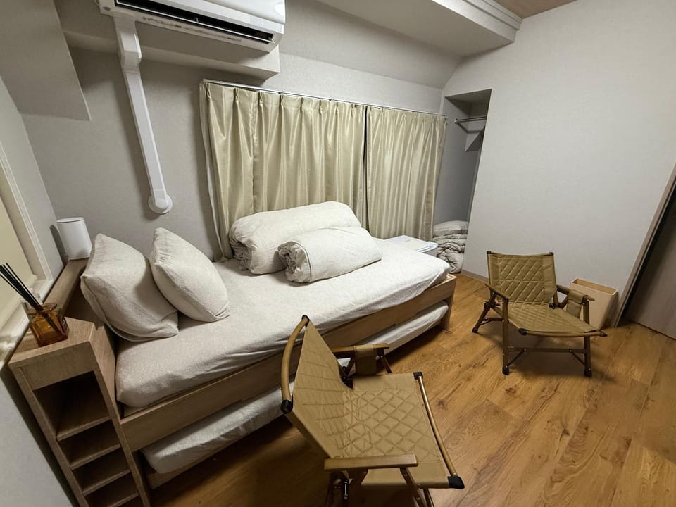 Bed, Photo of the whole room, Bedroom, air conditioner