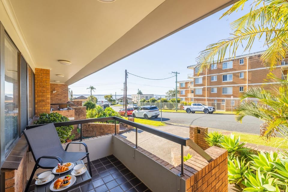 Balcony/Terrace, Street view