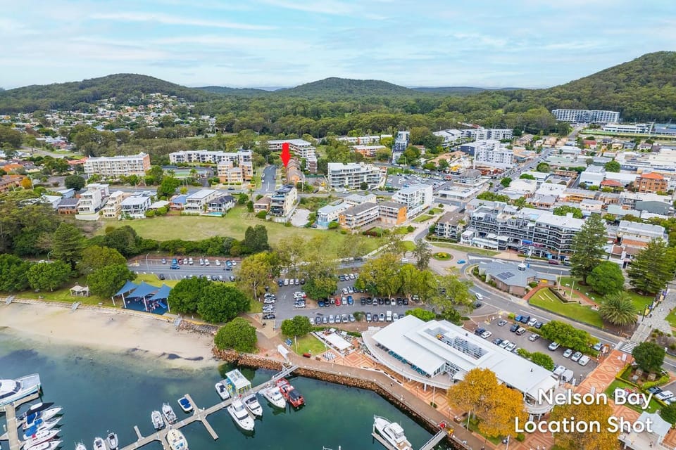 Neighbourhood, Bird's eye view