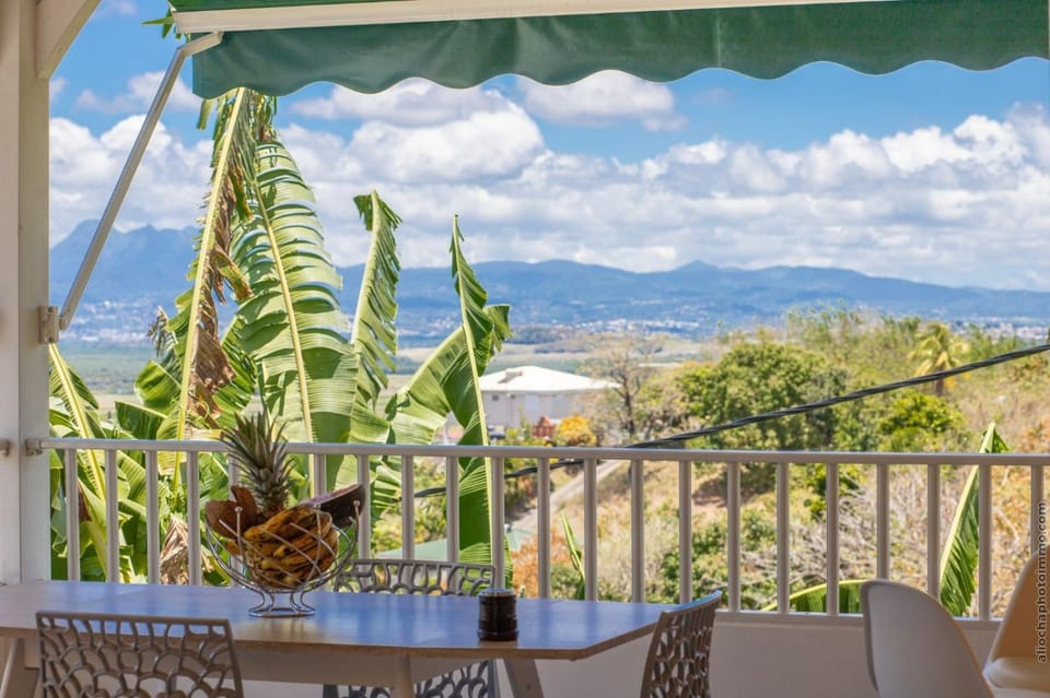 Balcony/Terrace, Mountain view