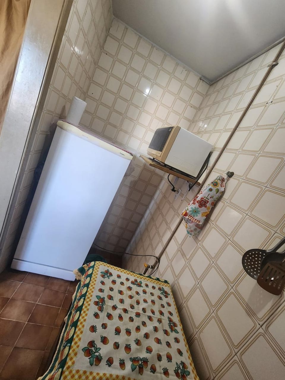 Kitchen or kitchenette, oven