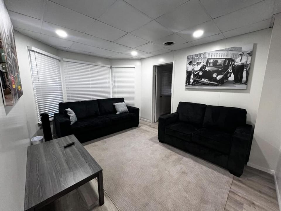 The Gorge Getaway 3BR 1BATH Close to Falls in Niagara House in Niagara Falls