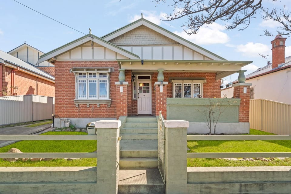 Sweet Stewart - Walk to CBD Convenient & Cosy House in Bathurst