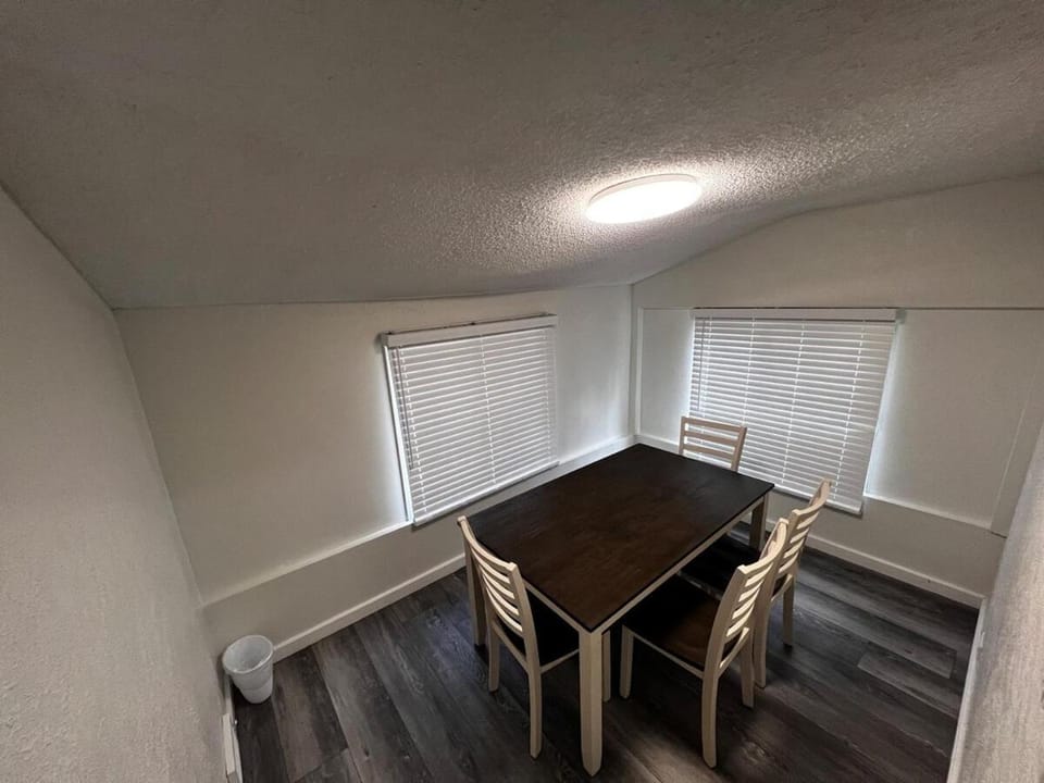 Casa Bella Niagara 2BR 1BATH 6PPL Close to Falls House in Niagara Falls