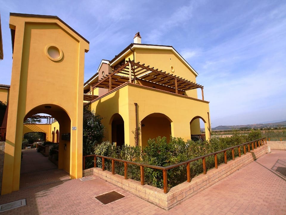 Facade/entrance, Neighbourhood, Balcony/Terrace