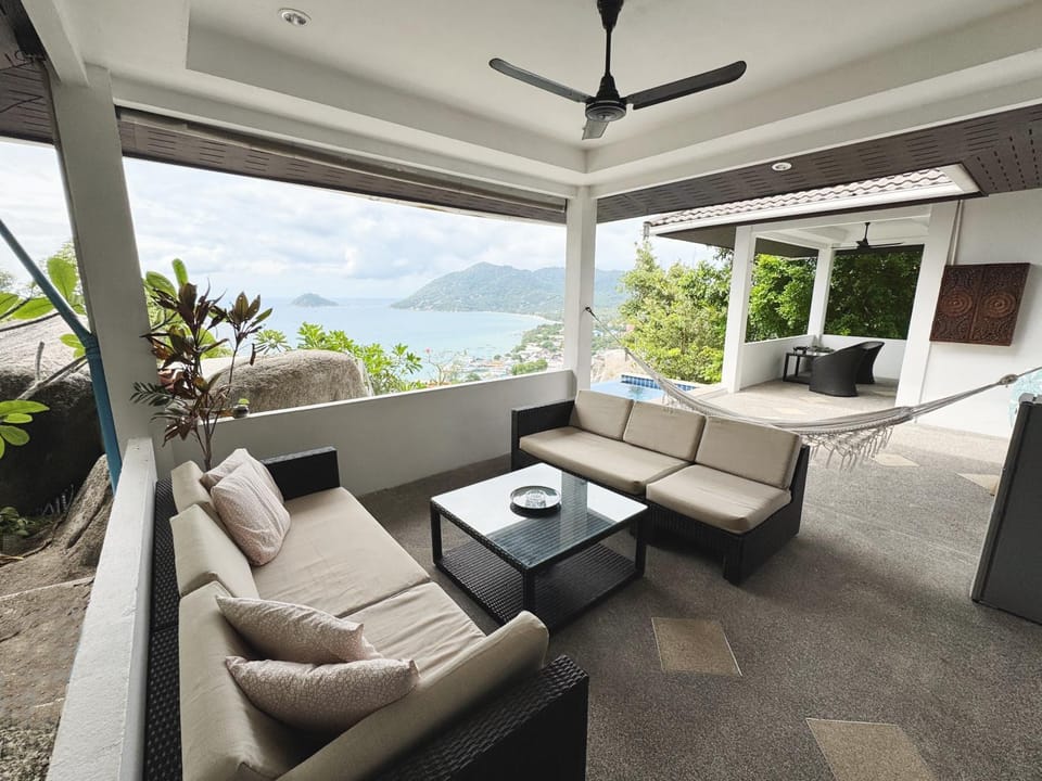 Patio, View (from property/room), Balcony/Terrace, Living room, Sea view