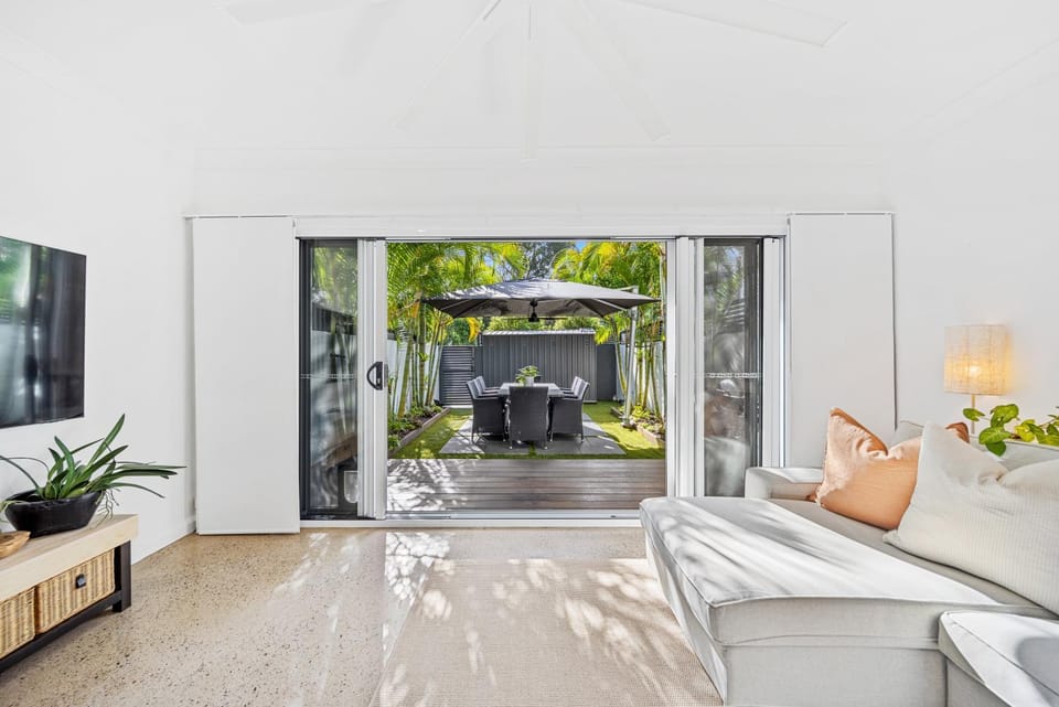 Riverbreeze - Close to Hastings 3 bed AC Pool Apartment in Noosa Heads