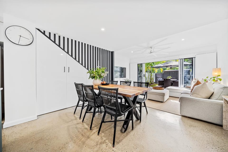 Riverbreeze - Close to Hastings 3 bed AC Pool Apartment in Noosa Heads