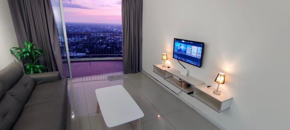 Communal lounge/ TV room, TV and multimedia, Living room, Seating area, Evening entertainment, air conditioner