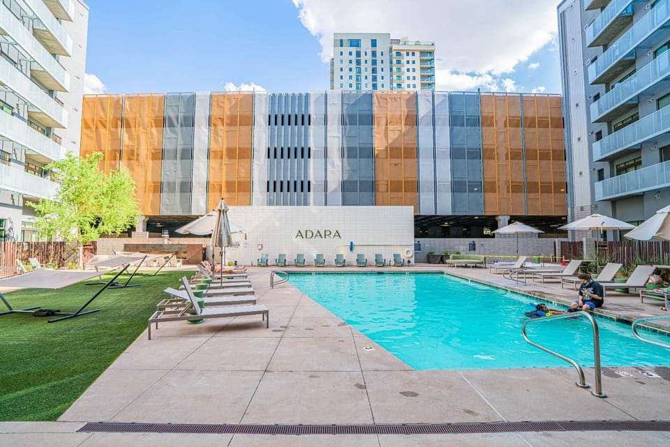Modern 1BD Apartment in CDT with Gym and Pool Apartment in Phoenix