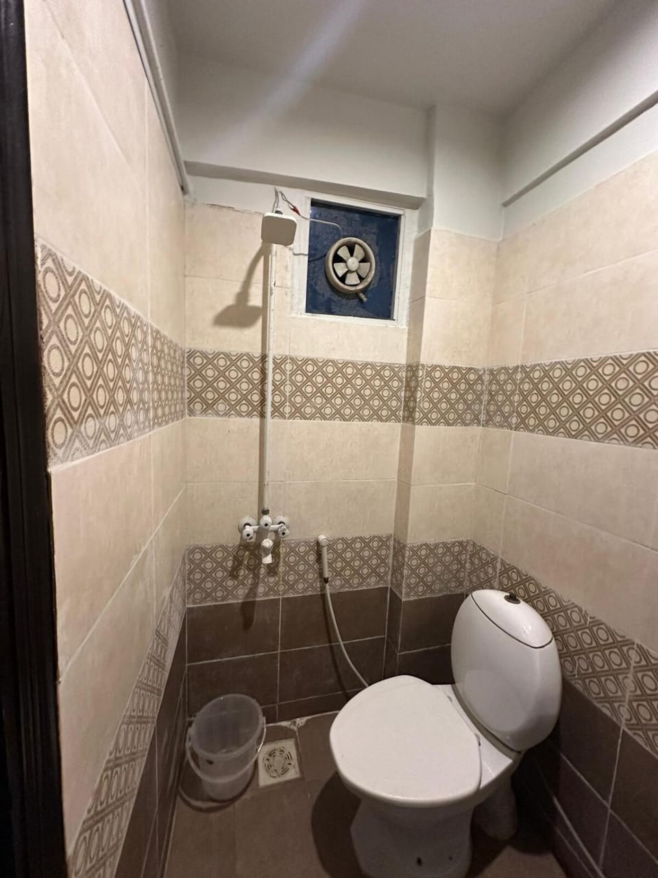 2 Bhk 5mins walk to sea view Karachi Apartment in Karachi