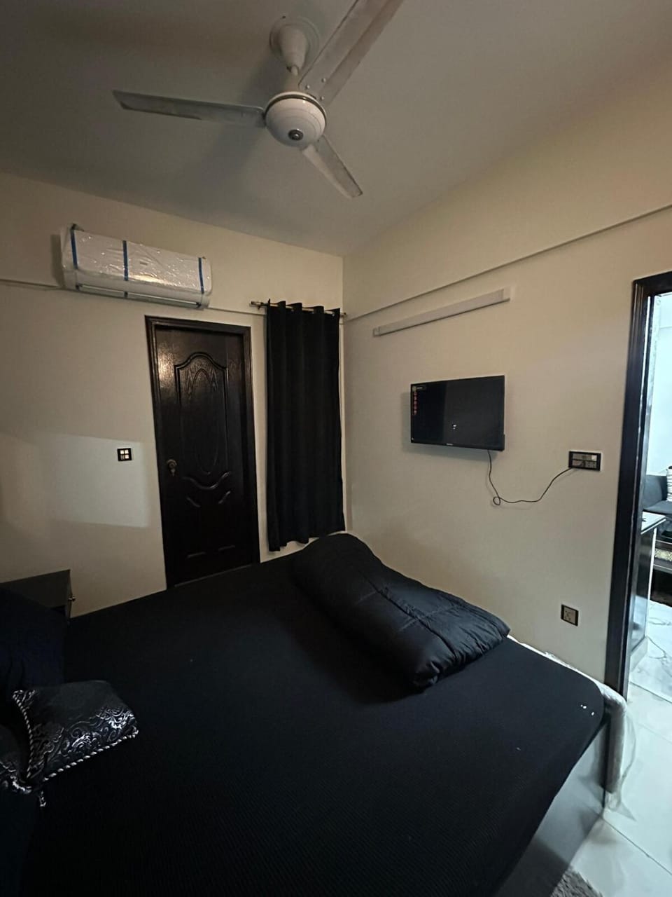 2 Bhk 5mins walk to sea view Karachi Apartment in Karachi