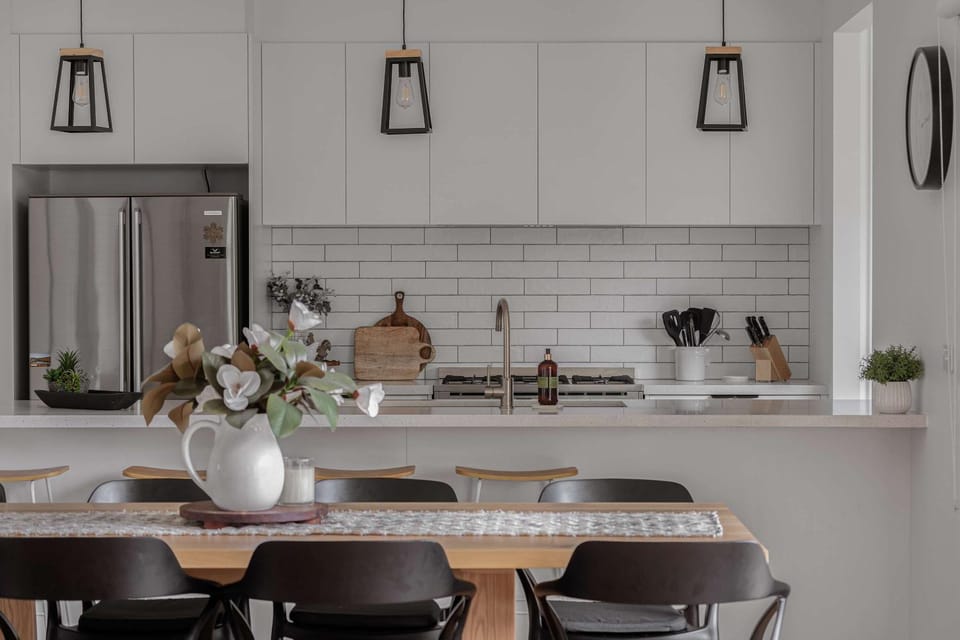 Luxury On Lakeside House in Tawonga South