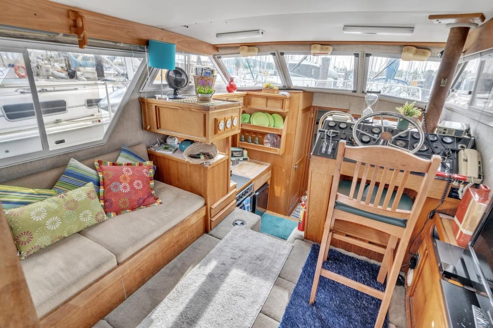 Charming 36ft Yacht | Steps to DTW Anacortes Docked boat in Anacortes