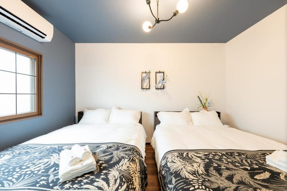 Bed, air conditioner