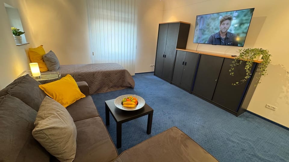TV and multimedia, Living room, Seating area, Evening entertainment