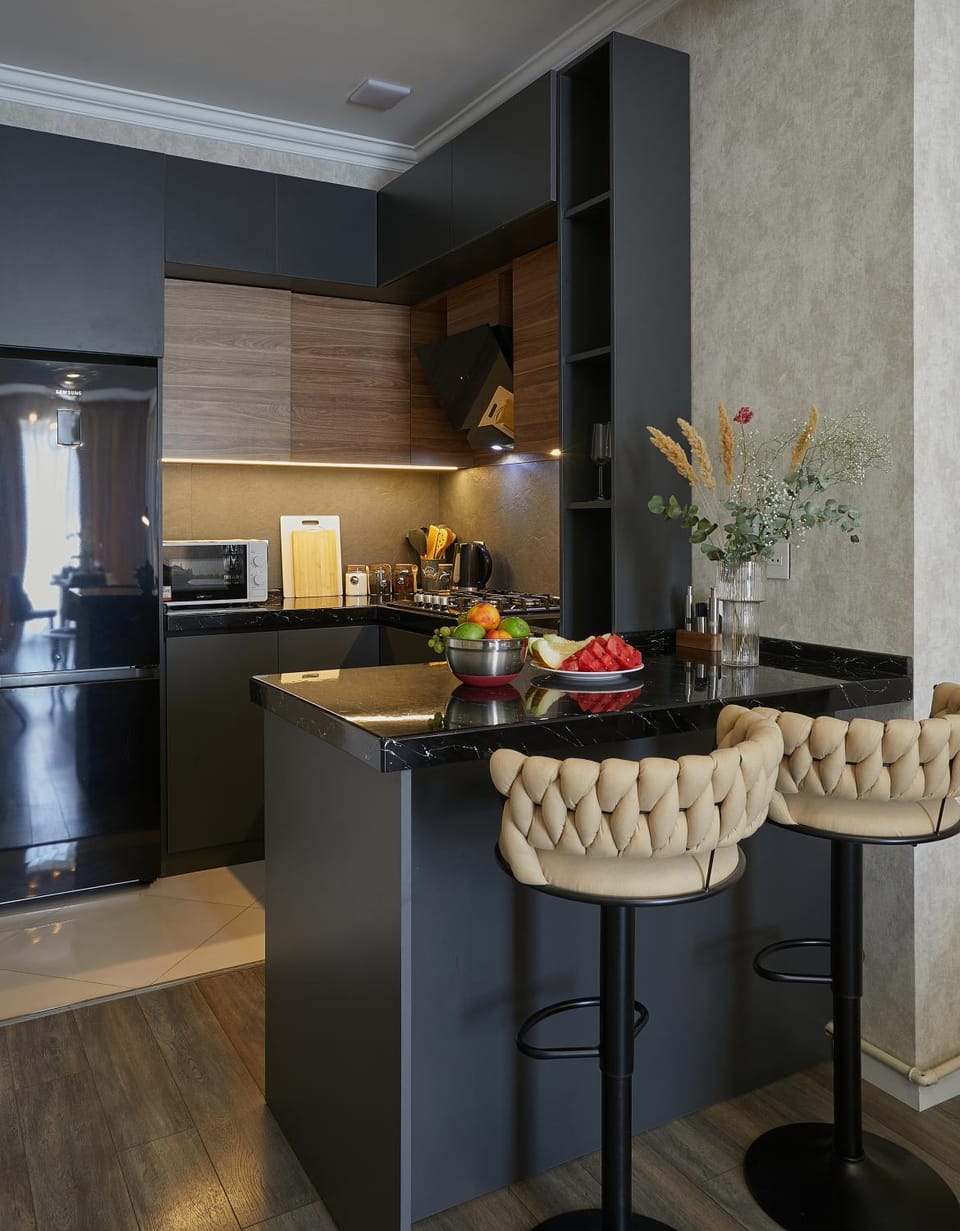 Coffee/tea facilities, Kitchen or kitchenette, Food and drinks, Dining area, Food, stove