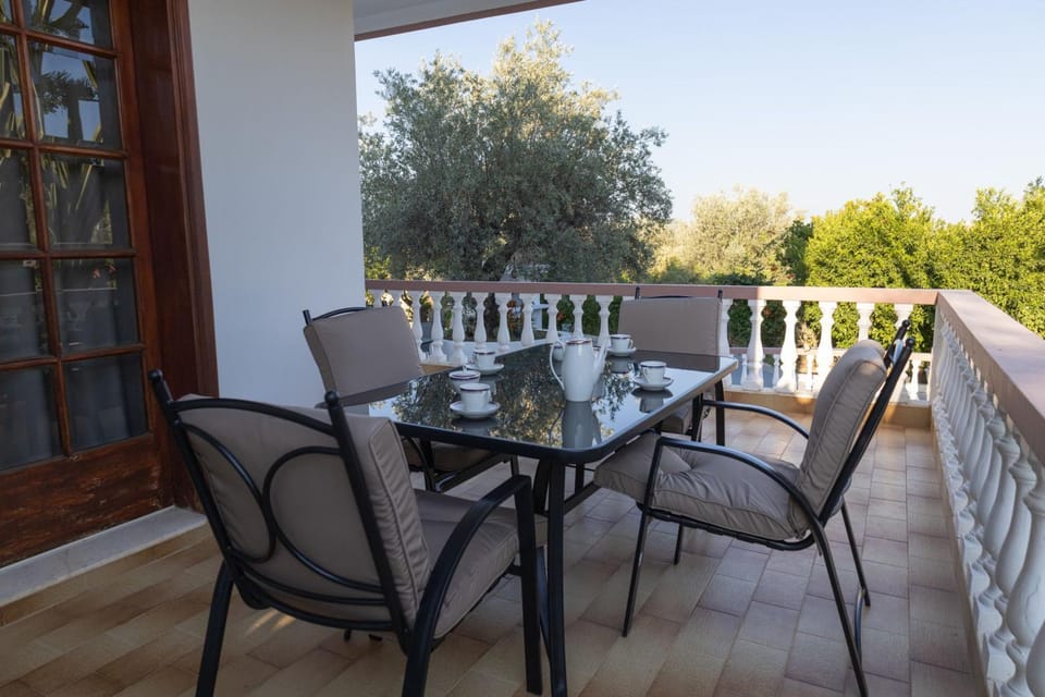 Balcony/Terrace, Dining area, Garden view