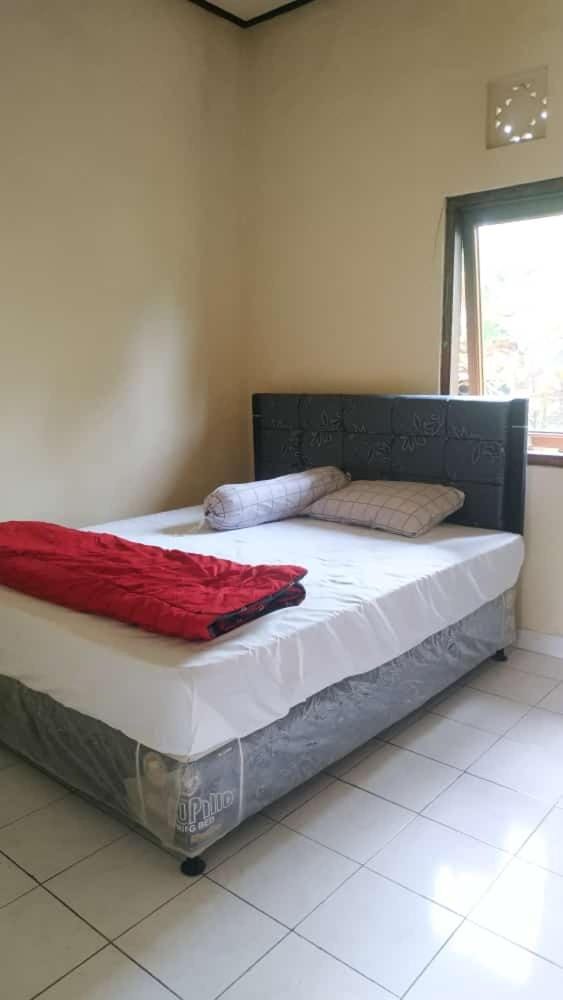 Pondok Dewi Yanti Vacation rental in Marga