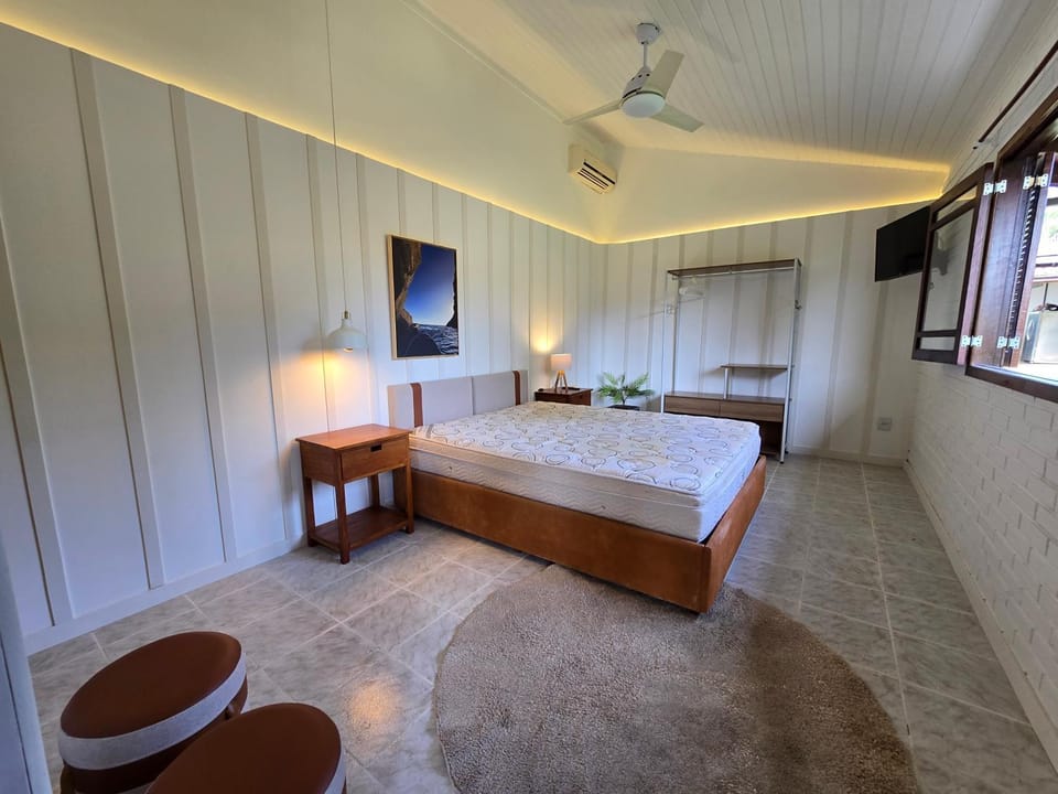 Photo of the whole room, Bedroom