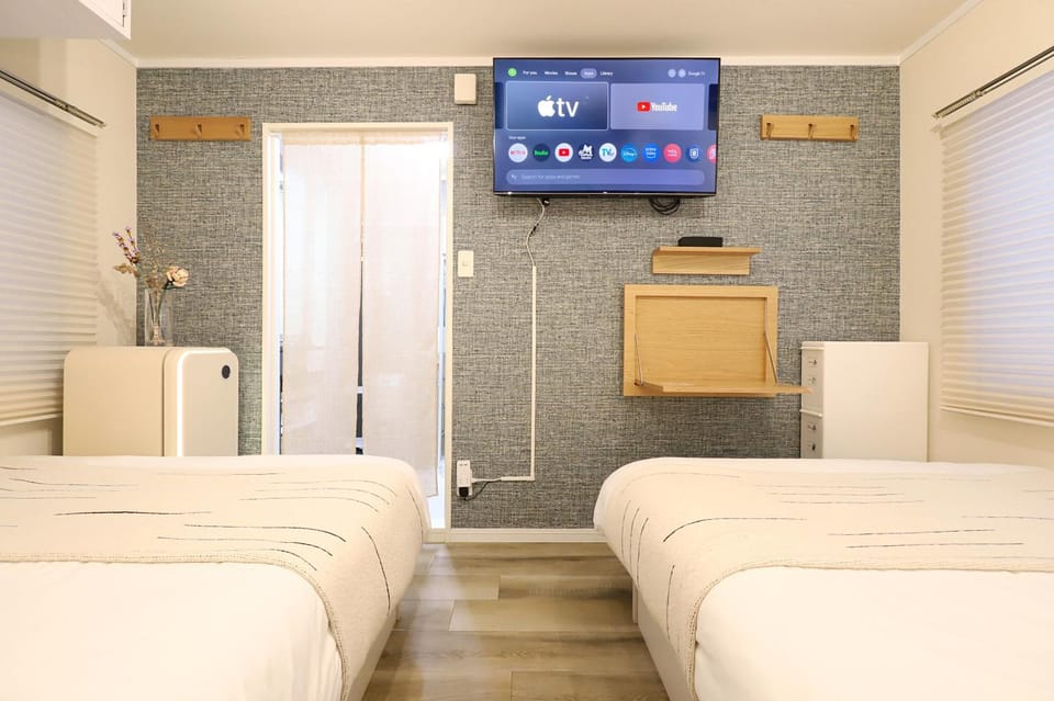 Bed, TV and multimedia, Bedroom, air conditioner