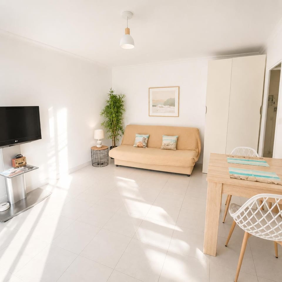 Olivéa - Écrin fleuri, terrasse & plage à 5 min Apartment in Antibes