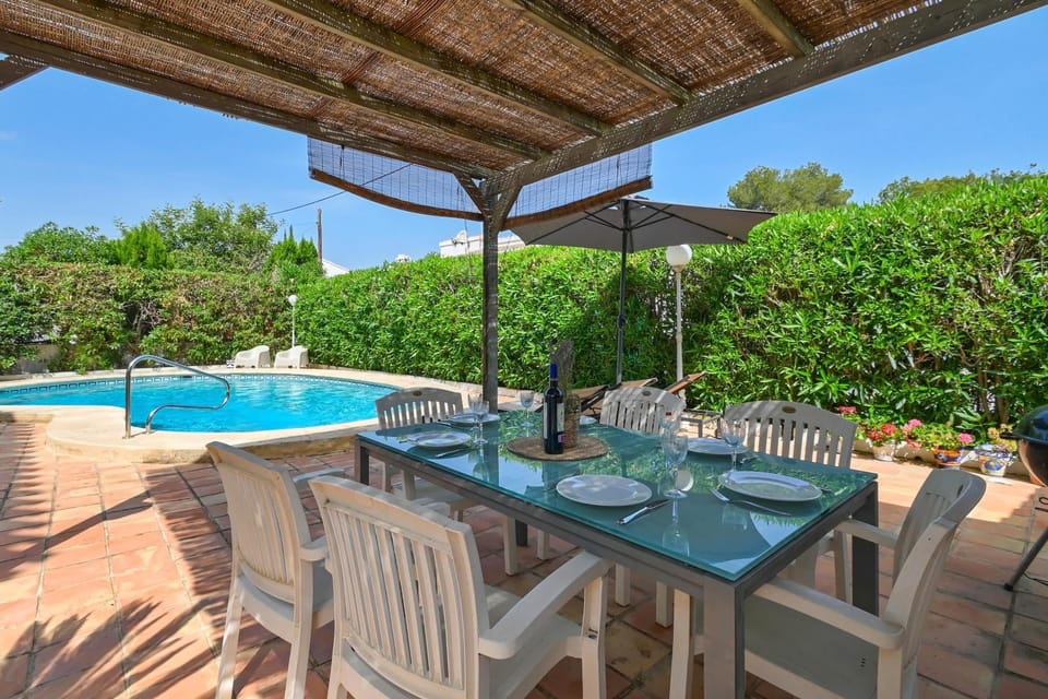 Dining area, Swimming pool