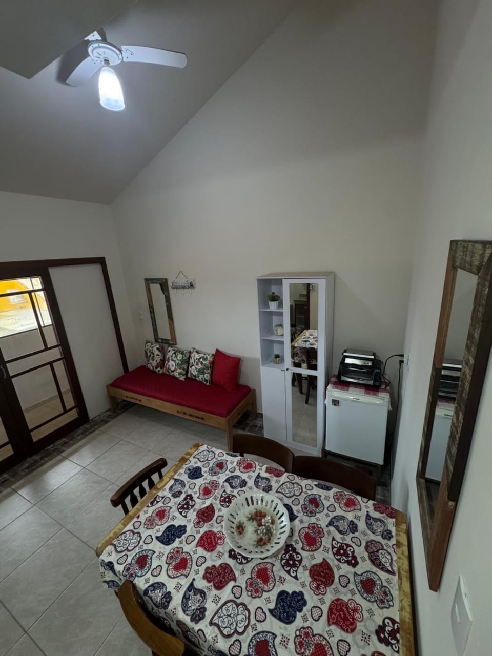Bed, Kitchen or kitchenette, oven