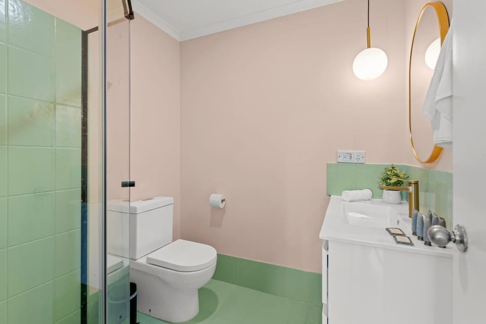 Toilet, Bathroom, towels