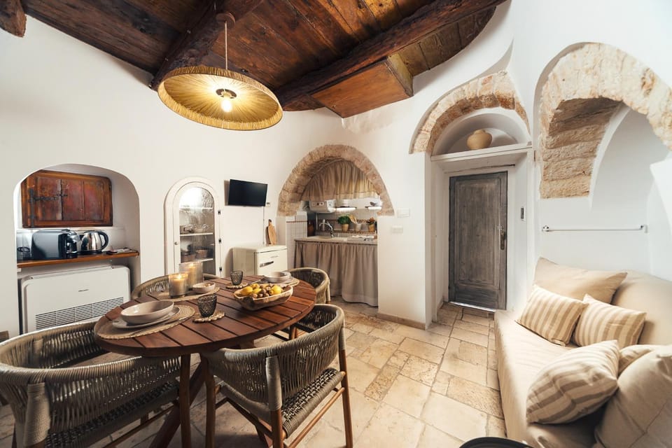TV and multimedia, Kitchen or kitchenette, Living room, Dining area