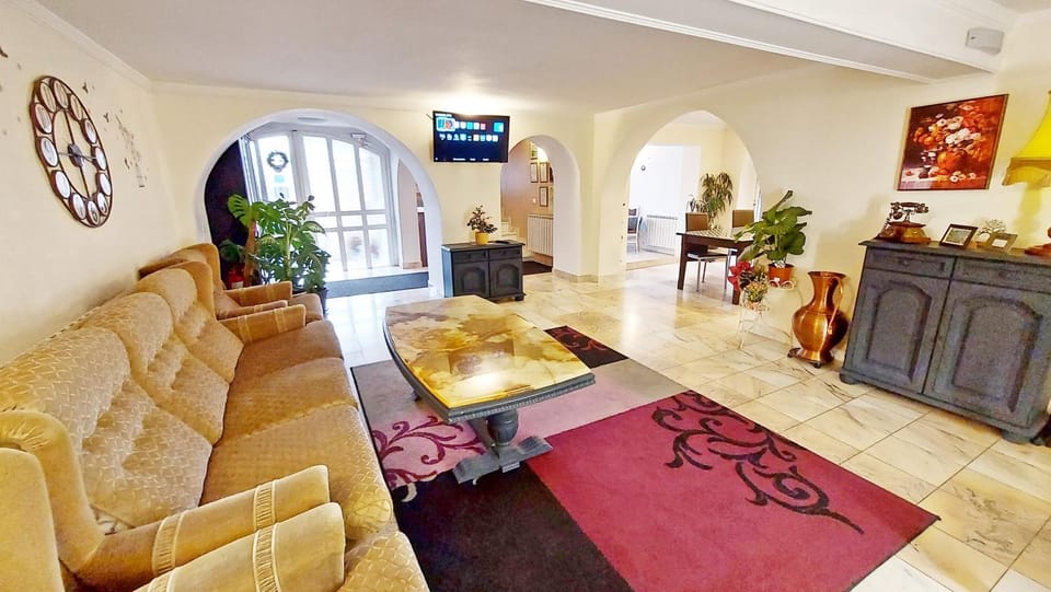 Communal lounge/ TV room, TV and multimedia, Lobby or reception