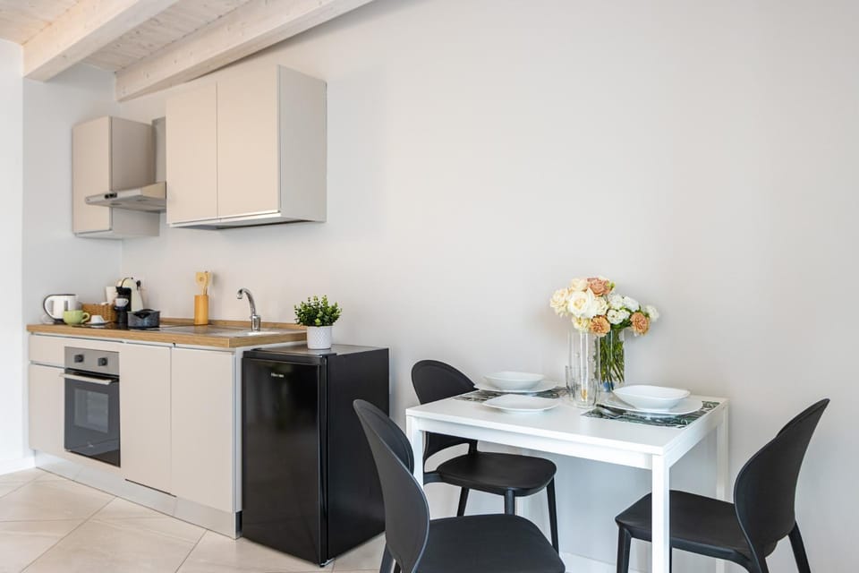Kitchen or kitchenette, Dining area, dishwasher, oven, stove