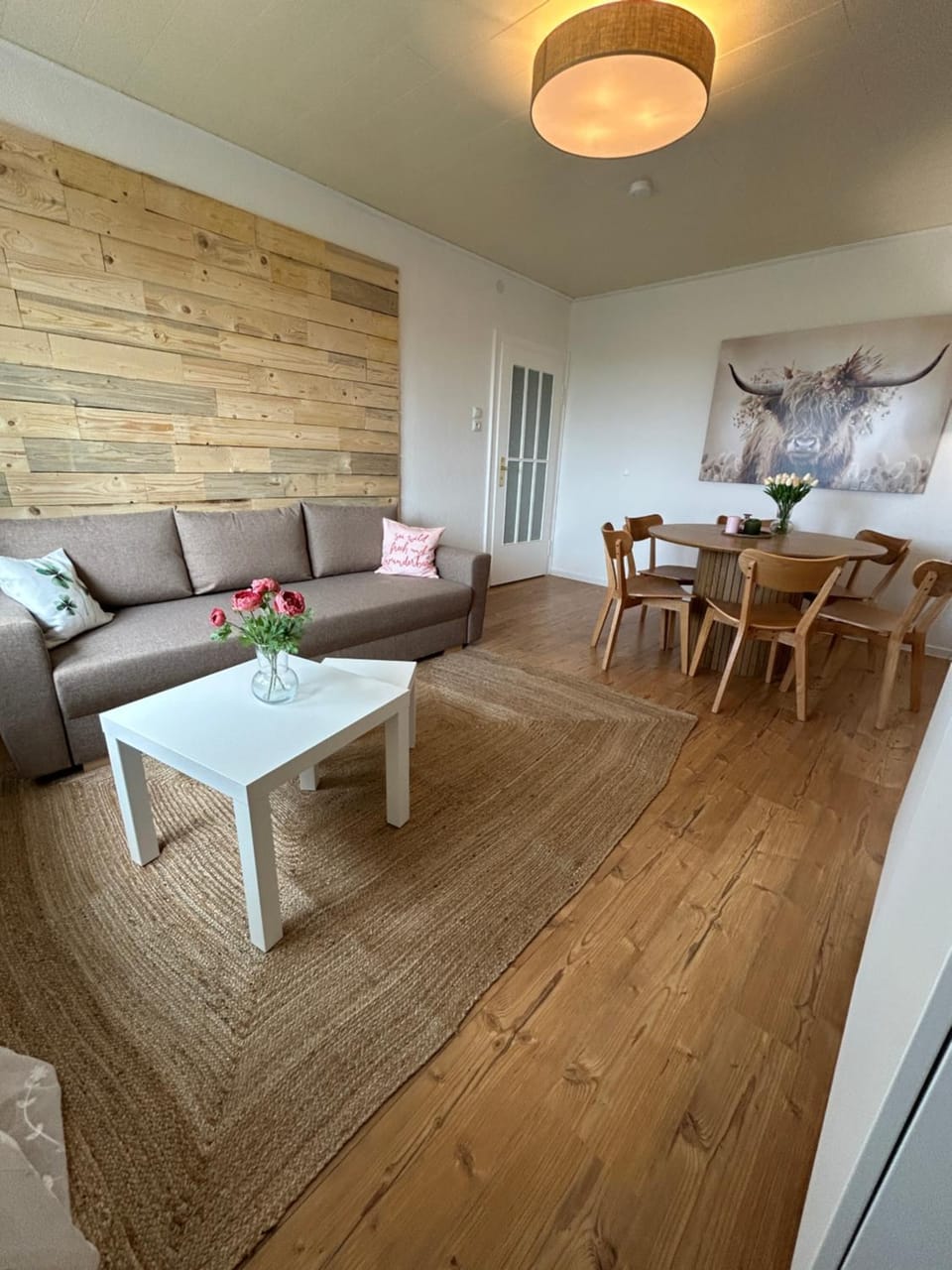 Living room, Seating area, Dining area