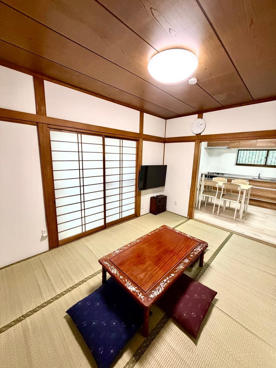 TV and multimedia, Living room, Seating area, Dining area