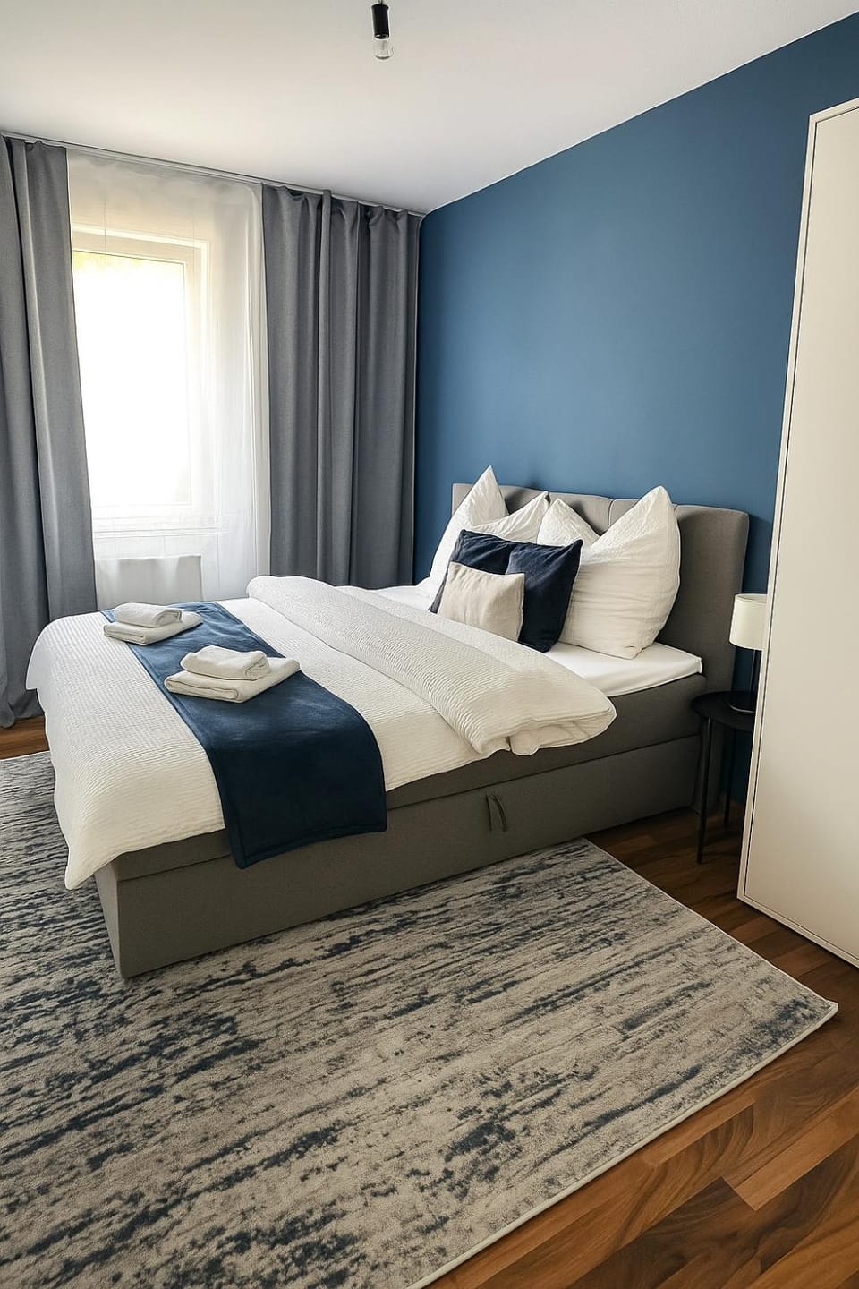 Bed, Photo of the whole room, Bedroom, towels