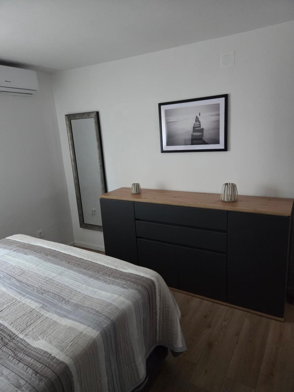 Bedroom, air conditioner