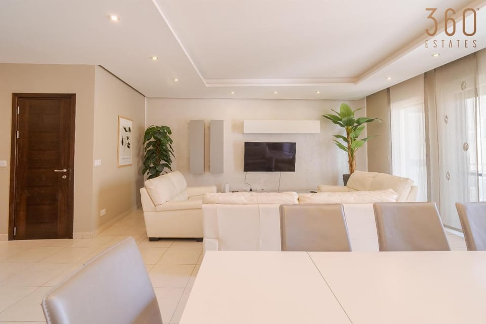 Communal lounge/ TV room, TV and multimedia, Living room, Evening entertainment