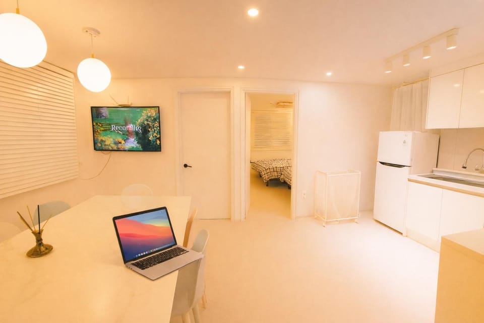 AREX # Queen Bed 5 #10 people # Airport Railway Station # Triple Station # Hong dae # seoul #3room # DMC # bnb Apartment hotel in Seoul
