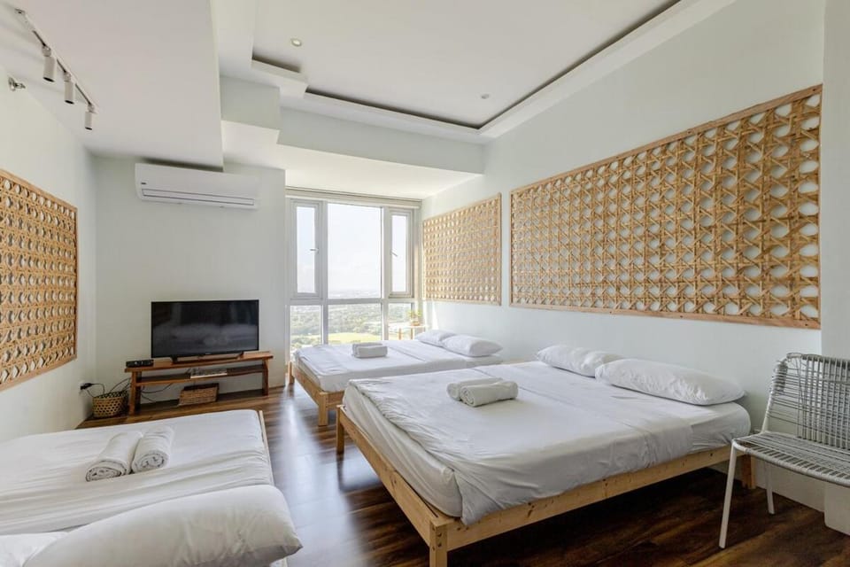 Huge 101-SQM 2BR in Central BGC Up to 12 Guests Apartment in Makati