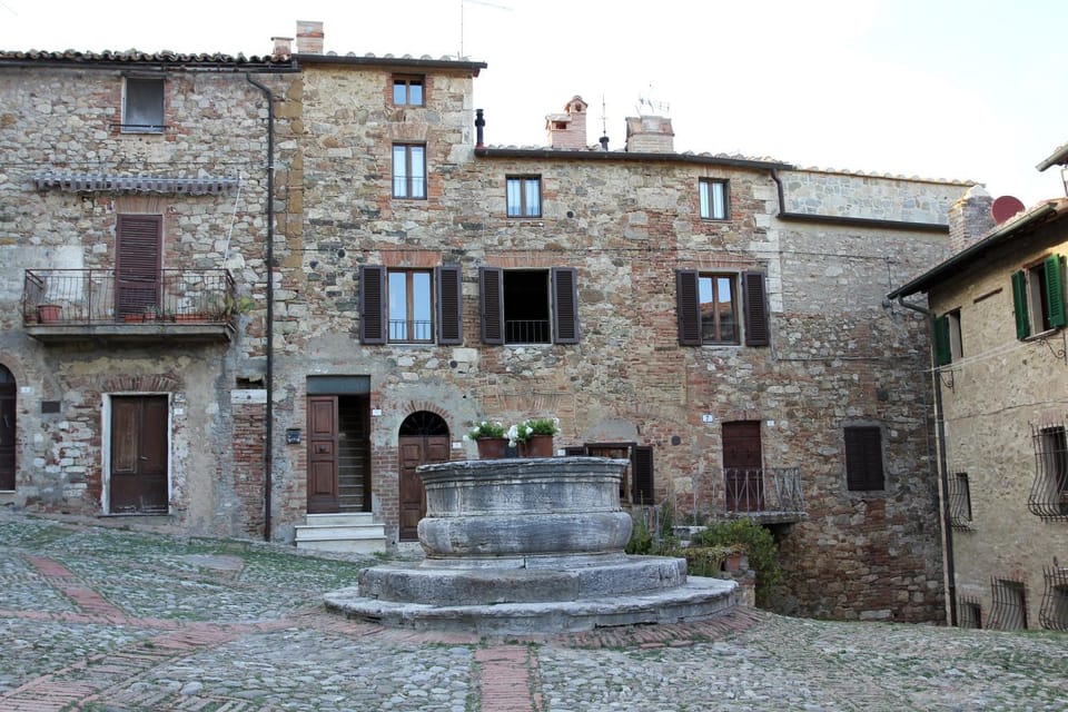 Property building, Facade/entrance, On site