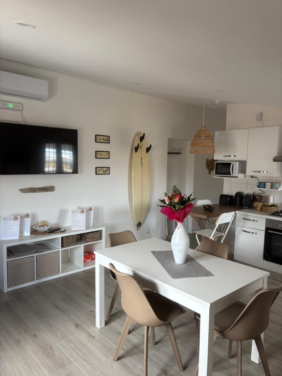 Beachfront Apartment with Private Beach Access - near Fiumicino Airport - Casa Romeo Apartment in Lazio