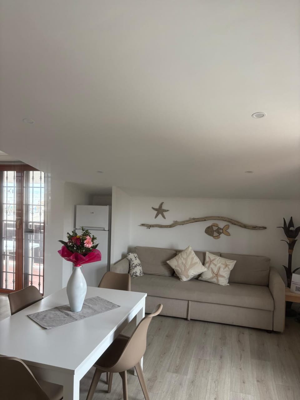 Beachfront Apartment with Private Beach Access - near Fiumicino Airport - Casa Romeo Apartment in Lazio