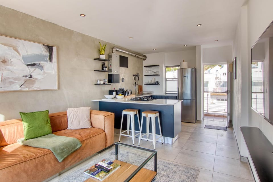 Ocean & Mountain View Escape, 100m Walk to beach - Gordon's Bay Apartment in Cape Town