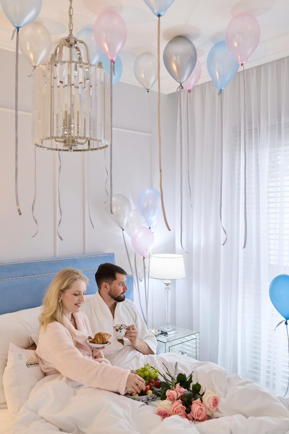 Bed, People, Photo of the whole room, Bedroom, Guests, group of guests