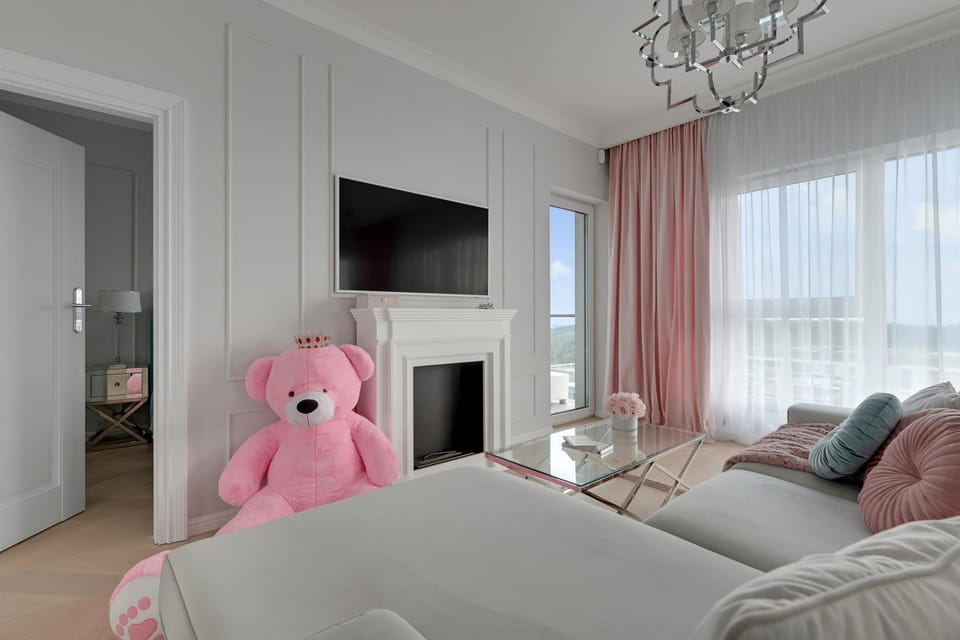 Bed, TV and multimedia, Living room, Photo of the whole room, Seating area