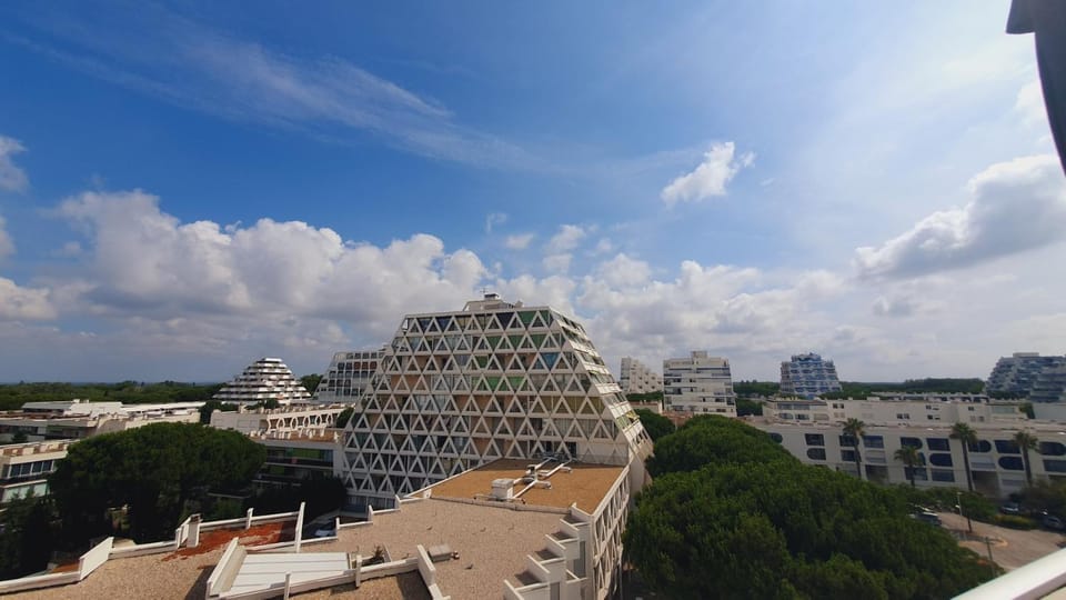 City view, Sea view