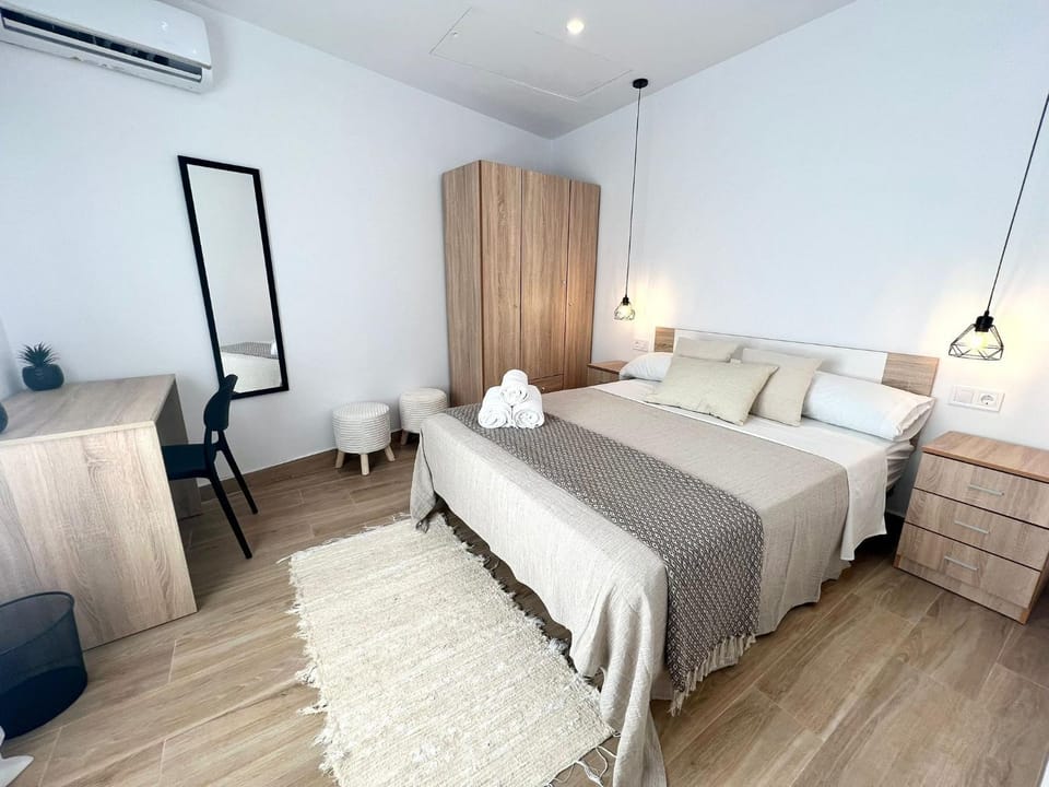 Photo of the whole room, air conditioner