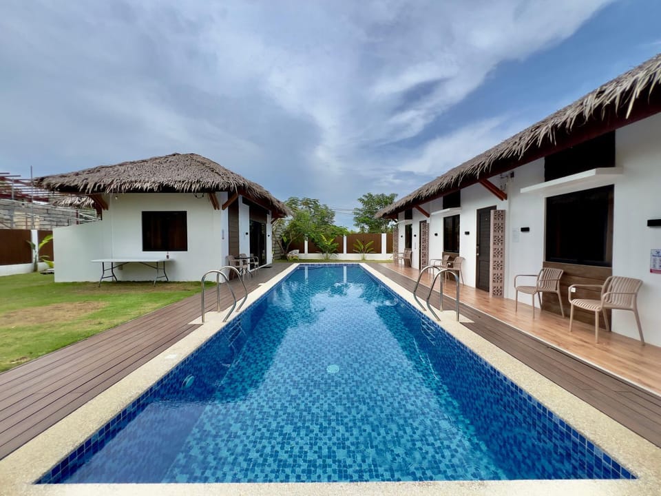 Property building, Day, Pool view, Swimming pool
