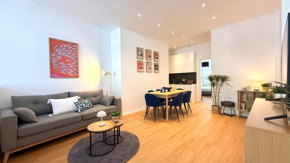 Communal lounge/ TV room, TV and multimedia, Living room, Seating area, Evening entertainment
